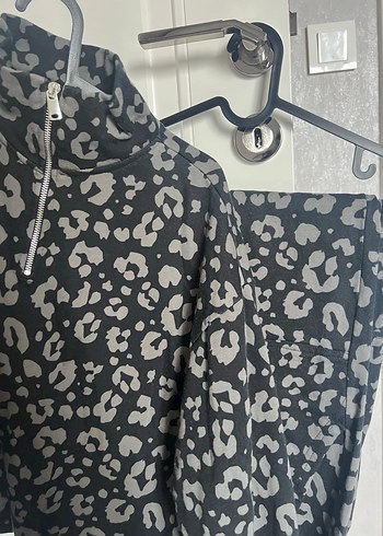 Gri Leopar Desenli Fermuarlı Kadın Sweatshirt takımı - Görsel 2