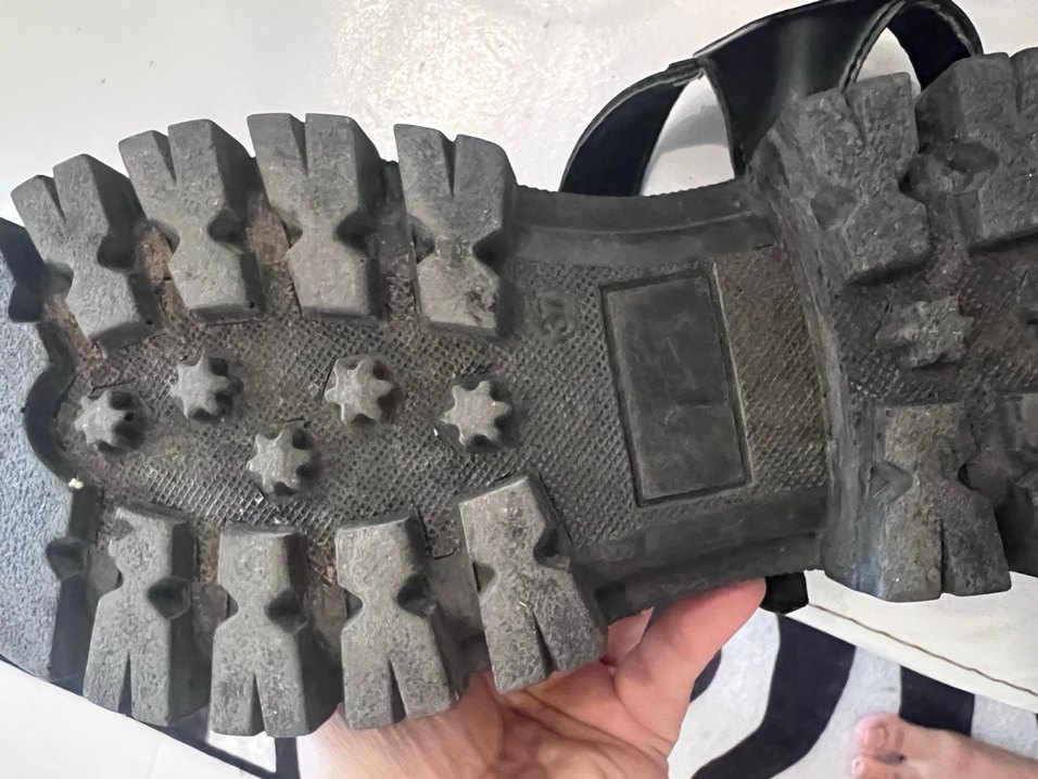 Tokalı Siyah Gotik Platform Sandalet - Görsel 3