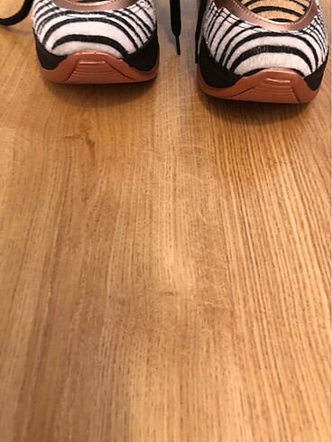 39 Beden Il Paradiso zebra desen spor ayakkabı