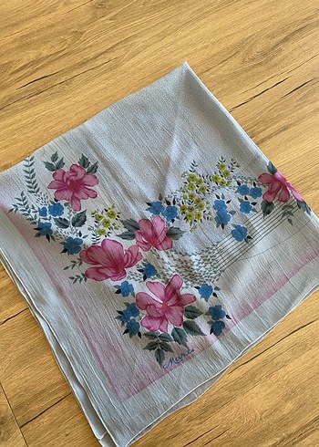 Çiçek Desenli Vintage Kadın Fular - Görsel 2
