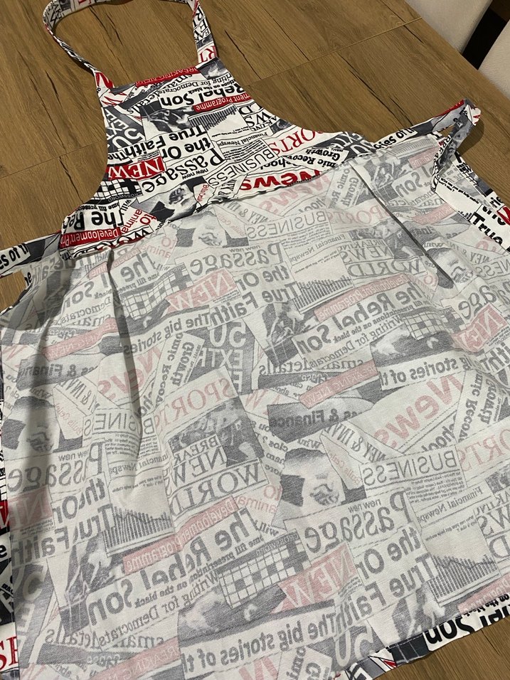 Kırmızı ve Gri Baskılı Mutfak Önlüğü - Görsel 4