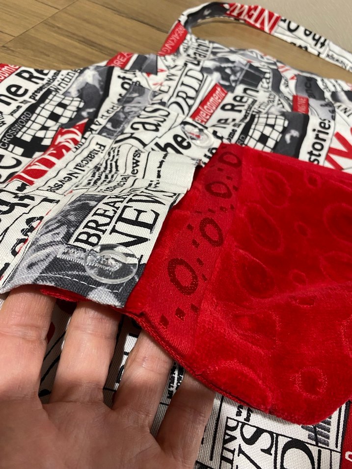 Kırmızı ve Gri Baskılı Mutfak Önlüğü - Görsel 3