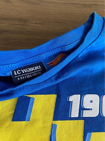 5 Yaş Beden Lc waikiki mavi hotweels tshirt 4/5 yaş