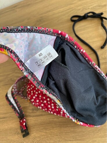 l Beden siyah Renk Desenli bikini üst 40 L beden