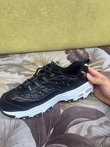 39 Beden Skechers spor ayakkabı
