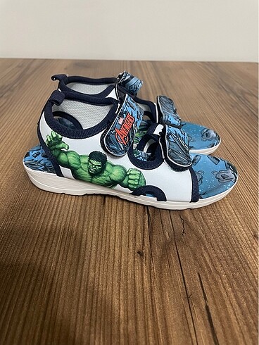 Marvel lisanslı sandalet