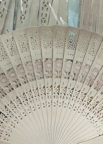 Bej Renkli Delikli Ahşap Yelpaze