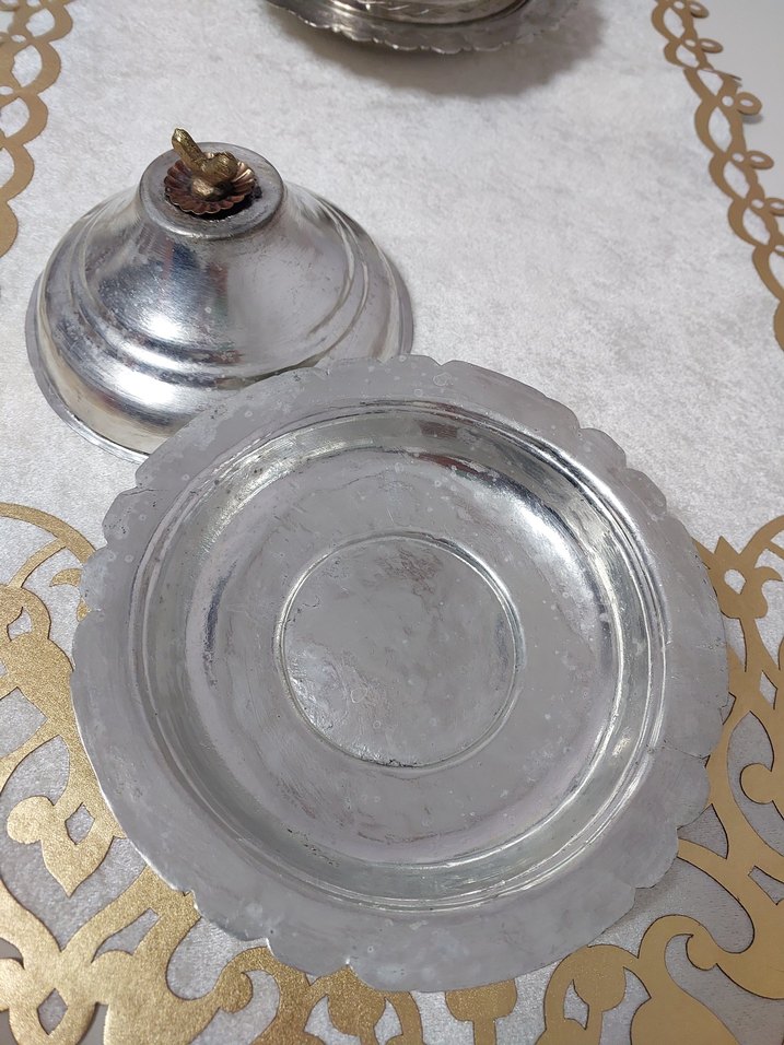 en az 60 yıllik antika yeni kalaylanmiş sunum tabagi - Görsel 5