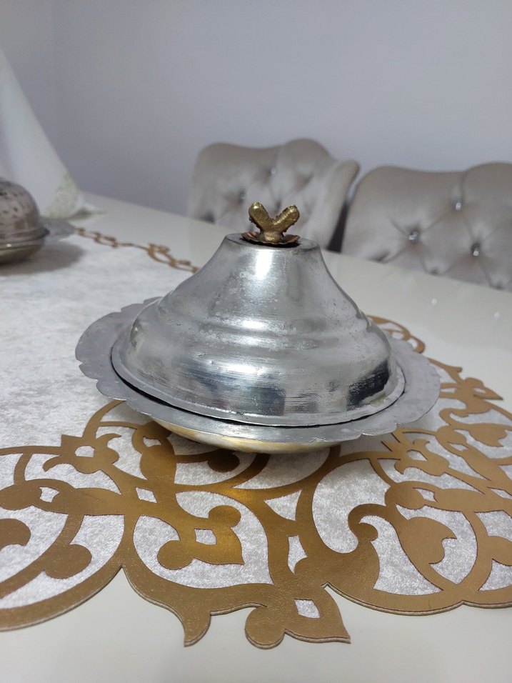 en az 60 yıllik antika yeni kalaylanmiş sunum tabagi - Görsel 2