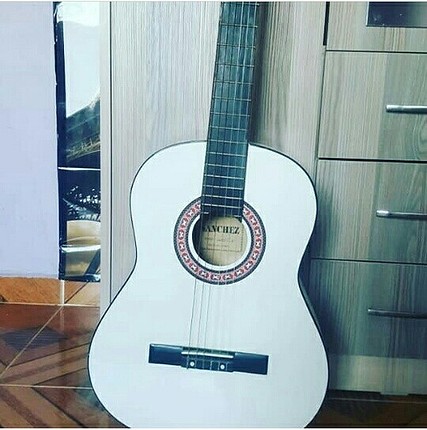 beyaz gitar