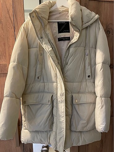 Pull and Bear Pull and bear beyaz şişme mont