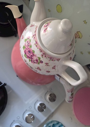 American Vintage Pembe Çiçek Desenli Çaydanlık