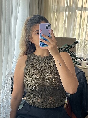 Zara Dantelli Crop