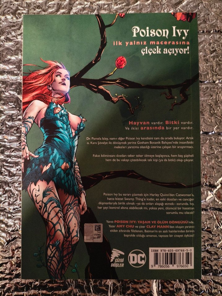 Poison Ivy: Yaşam ve Ölüm Döngüsü Çizgi Romanı - Görsel 2