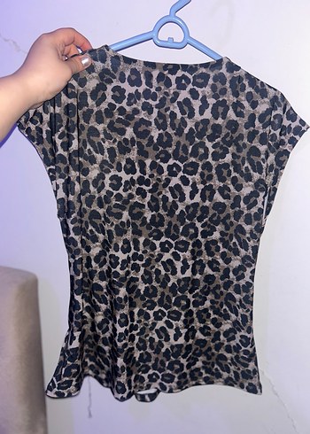 Drapeli V Yakalı Leopar Desenli Kadın Bluz - Görsel 2