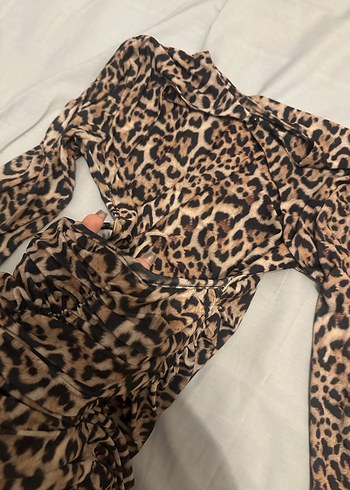 Leopar Desenli Uzun Kollu Sırt Dekolteli Mini Elbise - Görsel 2