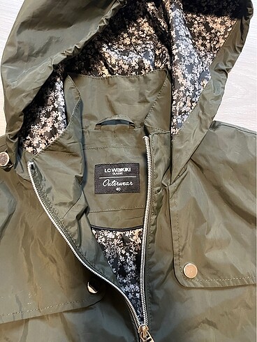 LC Waikiki LCW yağmurluk