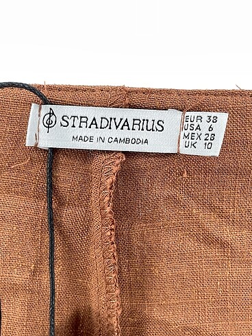 38 Beden kahverengi Renk Stradivarius Mini Şort %70 İndirimli.