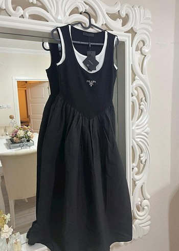 Prada Siyah Uzun Drapeli Kolsuz Elbise