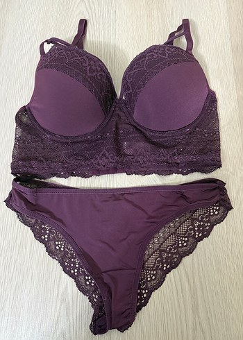 Mor Dantel Detaylı Sütyen Takımı 80B Boş Kap - Görsel 4