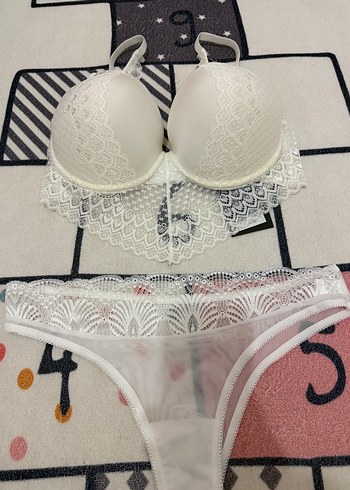 Beyaz Dantel Detaylı Mini Bohem Sütyen