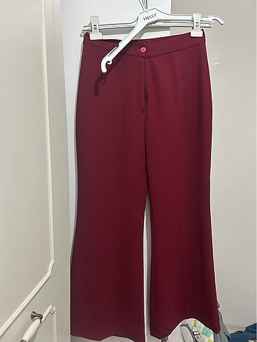 Bordo kırmızı pantolon