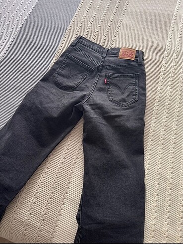 26 Beden siyah Renk Levi?s Ribcage Ankle Jean