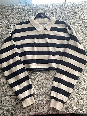 bershka crop sweatshirt