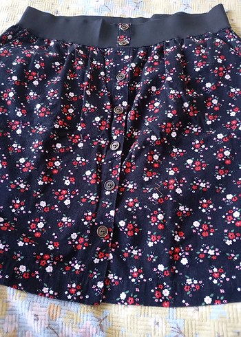 Çiçek Desenli Düğmeli Mini Etek - Görsel 2