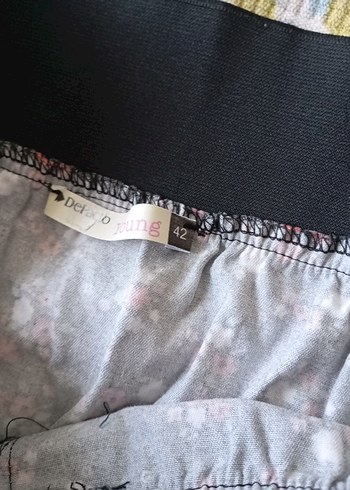 Çiçek Desenli Düğmeli Mini Etek - Görsel 3