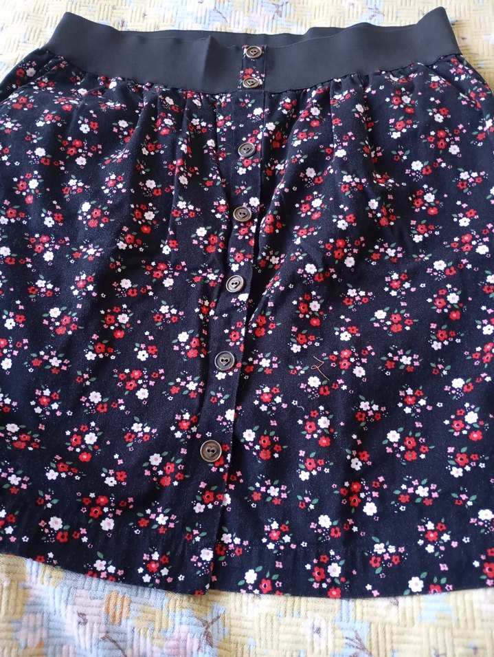 Çiçek Desenli Düğmeli Mini Etek - Görsel 2