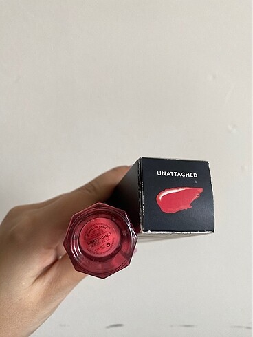 Beden Fenty Stunna Lip Paint Unattached
