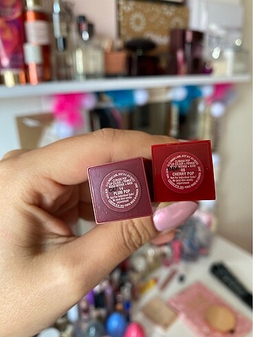 Beden çeşitli Renk Clinique Plum Pop ve Cherry Pop Ruj?lar
