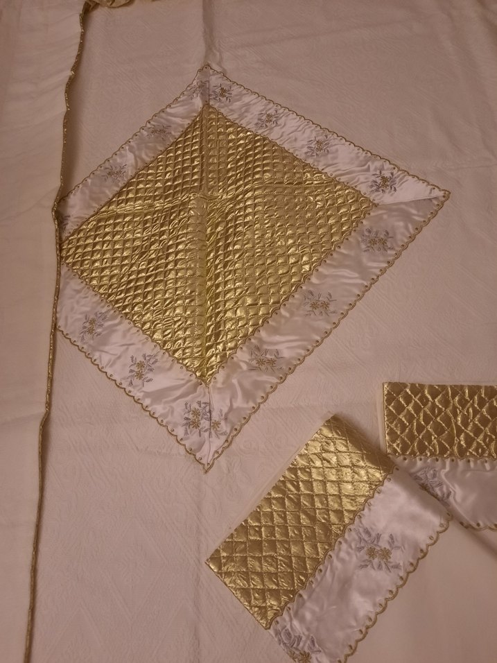 Nakışlı Beyaz Parlak Pike takımı - Görsel 3