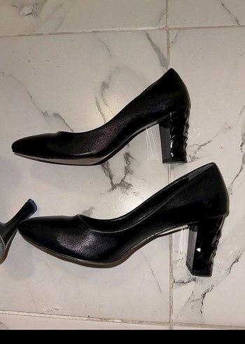 Siyah Klasik Stiletto Topuklu Kadın Ayakkabı - Görsel 3