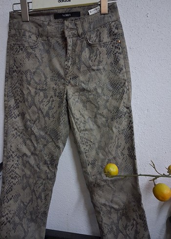 Gri Yılan Desenli Kadın Kumaş Pantolon - Görsel 2