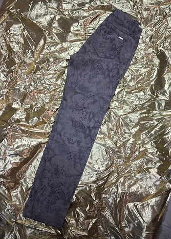 Gri Yılan Desenli Kadın Kumaş Pantolon - Görsel 9