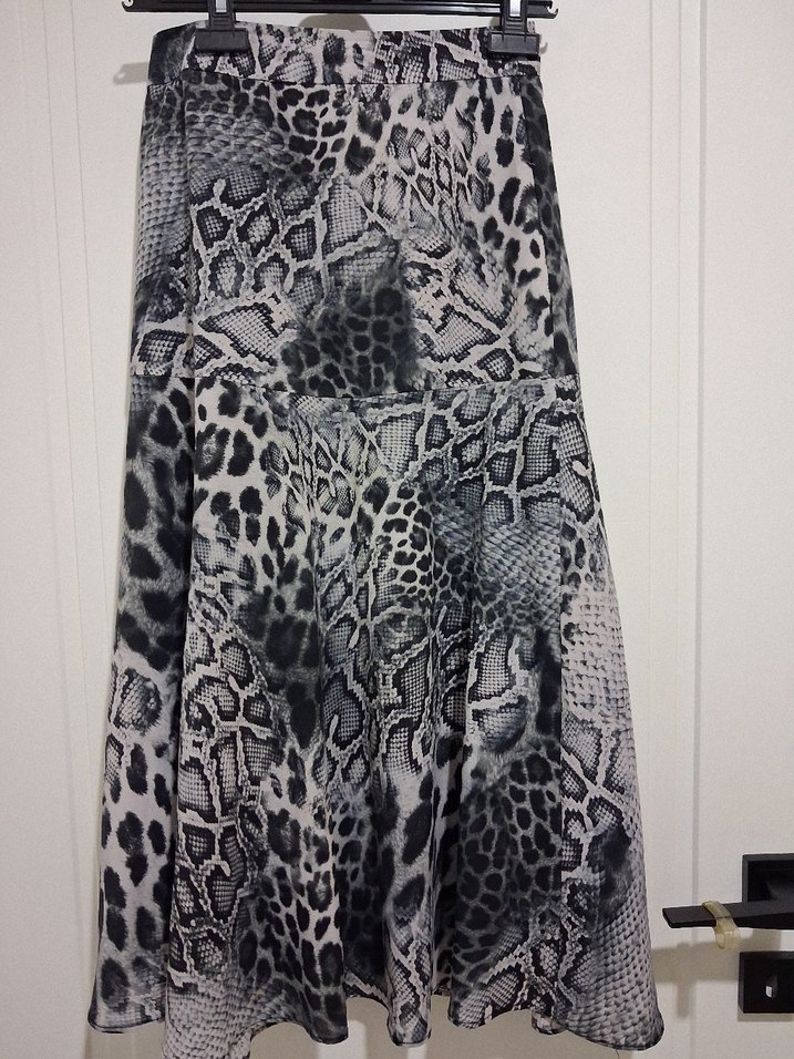 Kadın Gri Yılan Desenli Uzun Etek - Görsel 4
