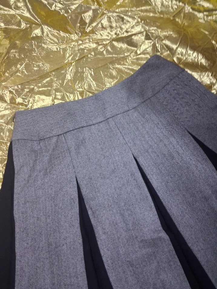 Gri ve Mavi Pilili Midi Etek - Görsel 3