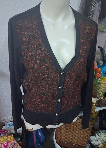 Düğmeli Siyah V Yaka Kadın Hırka mısırlı marka. - Görsel 4