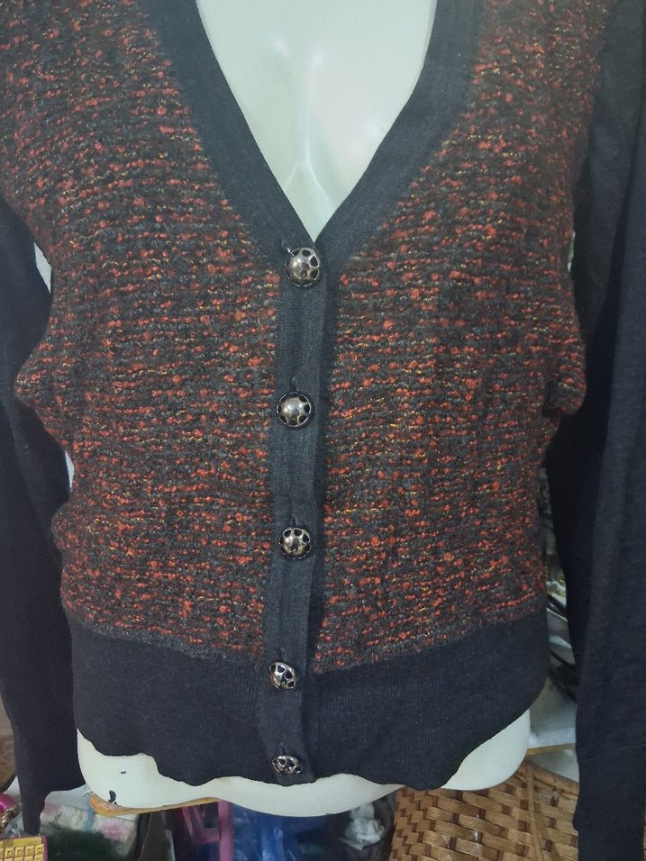 Düğmeli Siyah V Yaka Kadın Hırka mısırlı marka. - Görsel 5