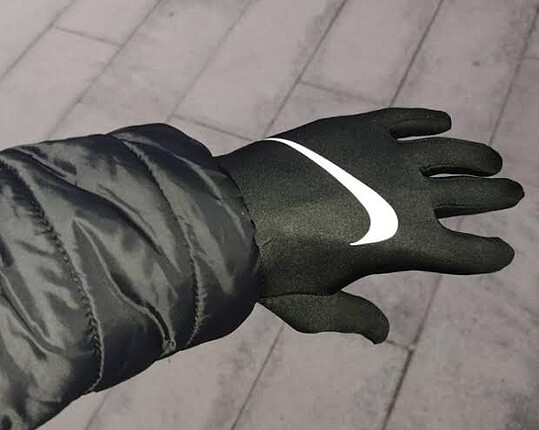 Nike reflektörlü eldiven