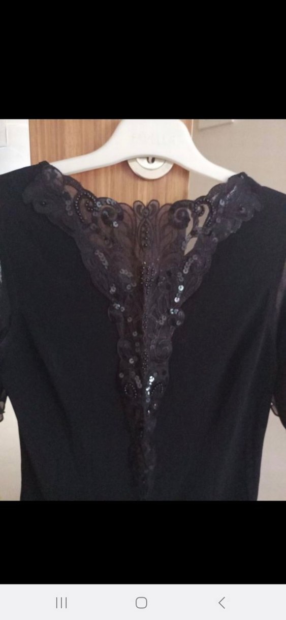 Siyah V Yaka Kısa Kollu Payetli Gotik Bluz - Görsel 2