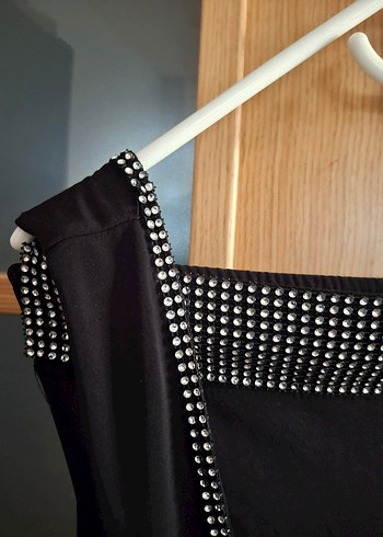 Taşlı Drapeli Siyah Midi Straplez Elbise - Görsel 3