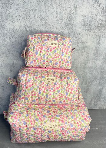 Çiçek Desenli Makyaj Çantası 3 lü seyahat seti 3 set fiyatıdır