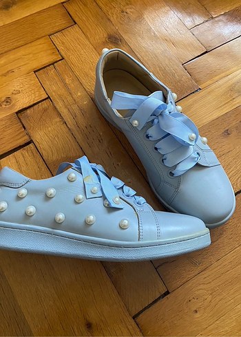 İnci Detaylı Mavi Kadın Sneakers