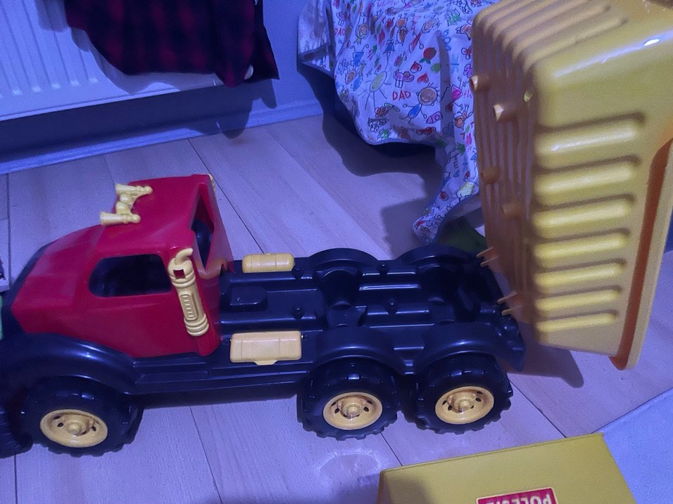 Renkli Kırmızı Oyuncak Kamyon - Görsel 3