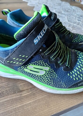 Skechers