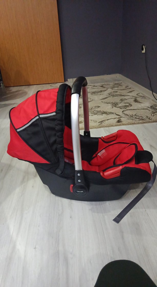 Kırmızı Bebek Oto Koltuğu - Görsel 4