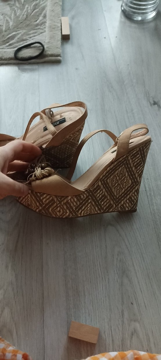 Bej Nakışlı Dolgu Topuklu Kadın Ayakkabı İnci marka - Görsel 2